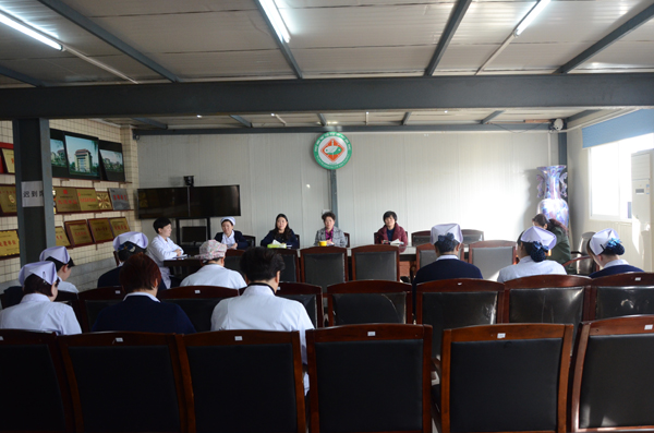 市中医院召开庆“三八”妇女节座谈会