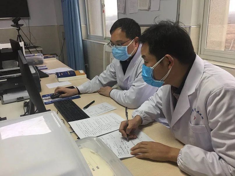 信阳市中医院首批抗疫一线医护人员完成换岗轮休