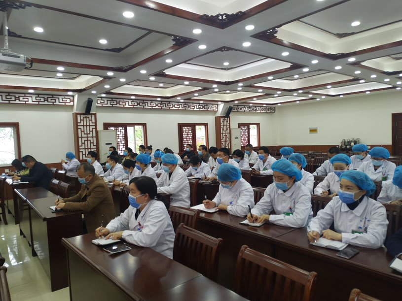 信阳市中医院召开疫情防控与2020年重点工作部署会议