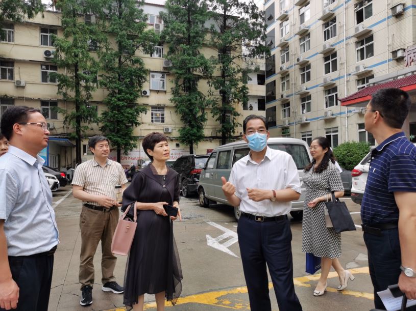 河南省卫健委副主任张智民在信阳市中医院调研支持大别山老区加快振兴发展工作
